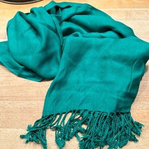 Cejan Rayon Green scarf with fringe, 6 foot